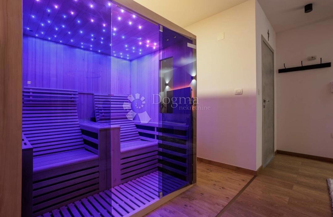 Hiša Kaštel Stari, Kaštela, 180m2