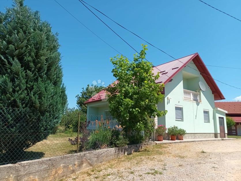Hiša Budak, Gospić - Okolica, 200m2