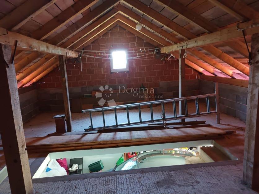 Hiša Budak, Gospić - Okolica, 200m2