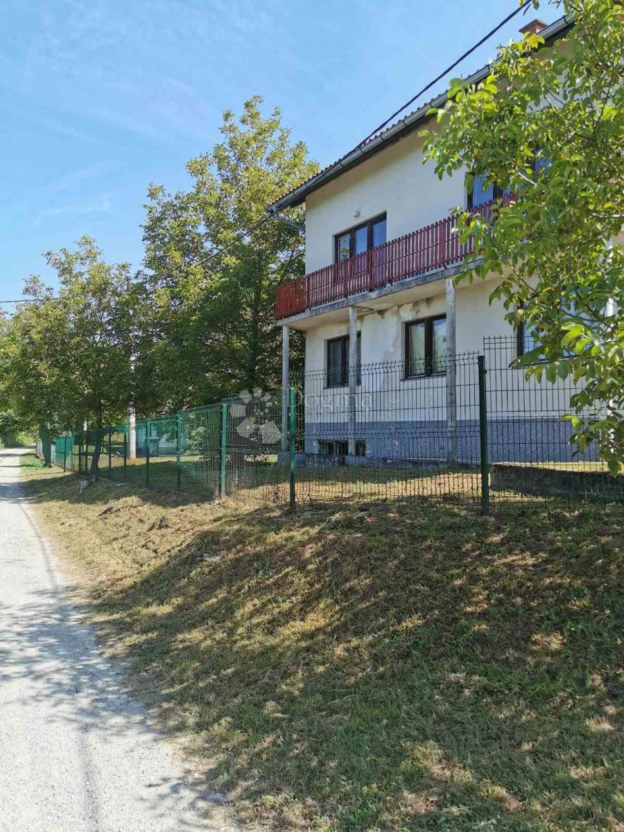 Hiša Pješčanica, Gvozd, 200m2
