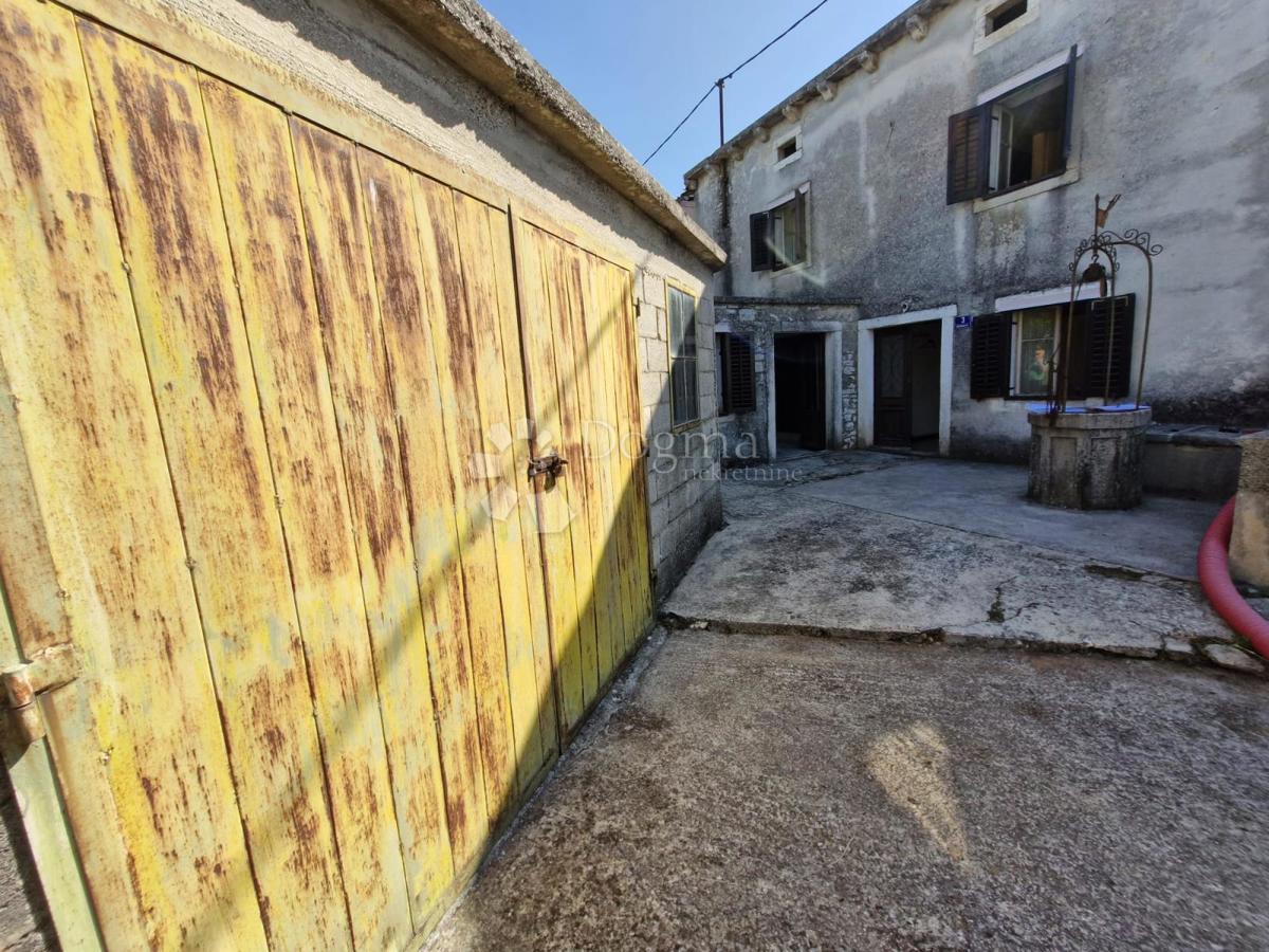 Hiša Buzet, 300m2