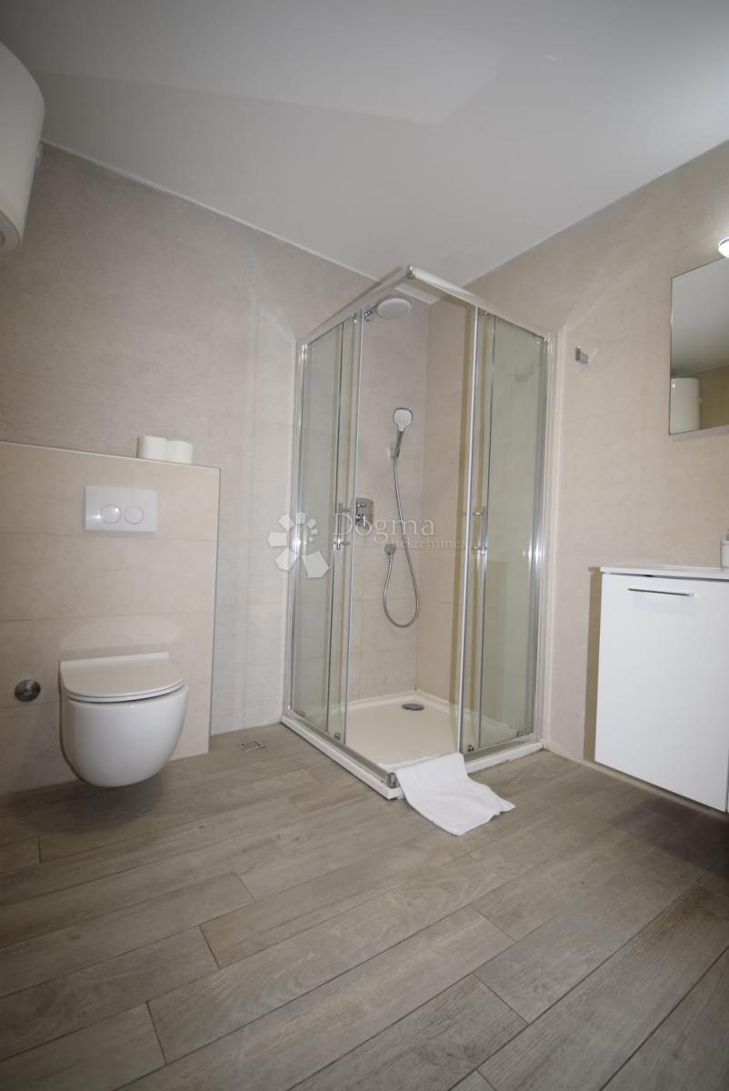 Hiša Jezera, Tisno, 750m2