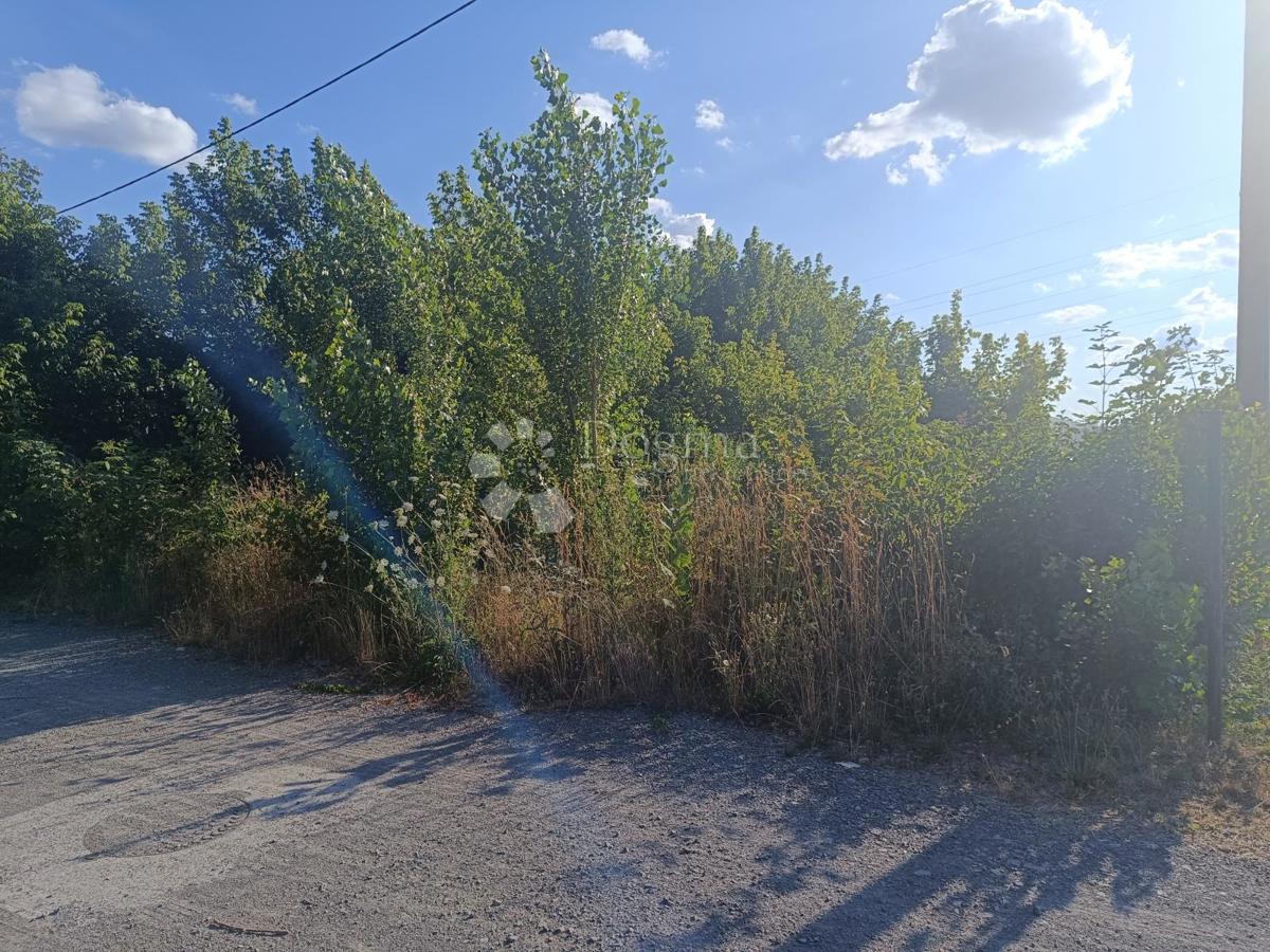 Zazidljivo zemljišče Bosutsko naselje, Osijek, 107m2