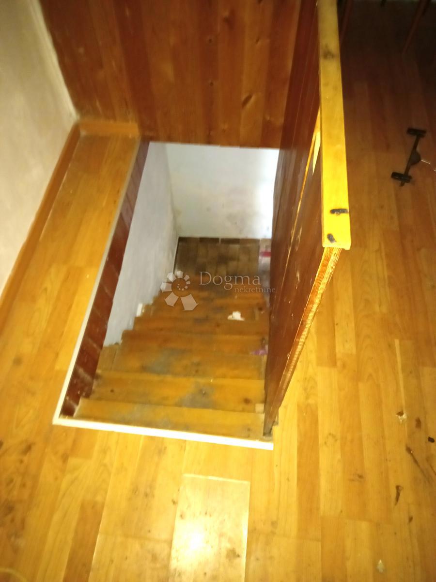 Istra, Tar, kamnita vrstna hiša
