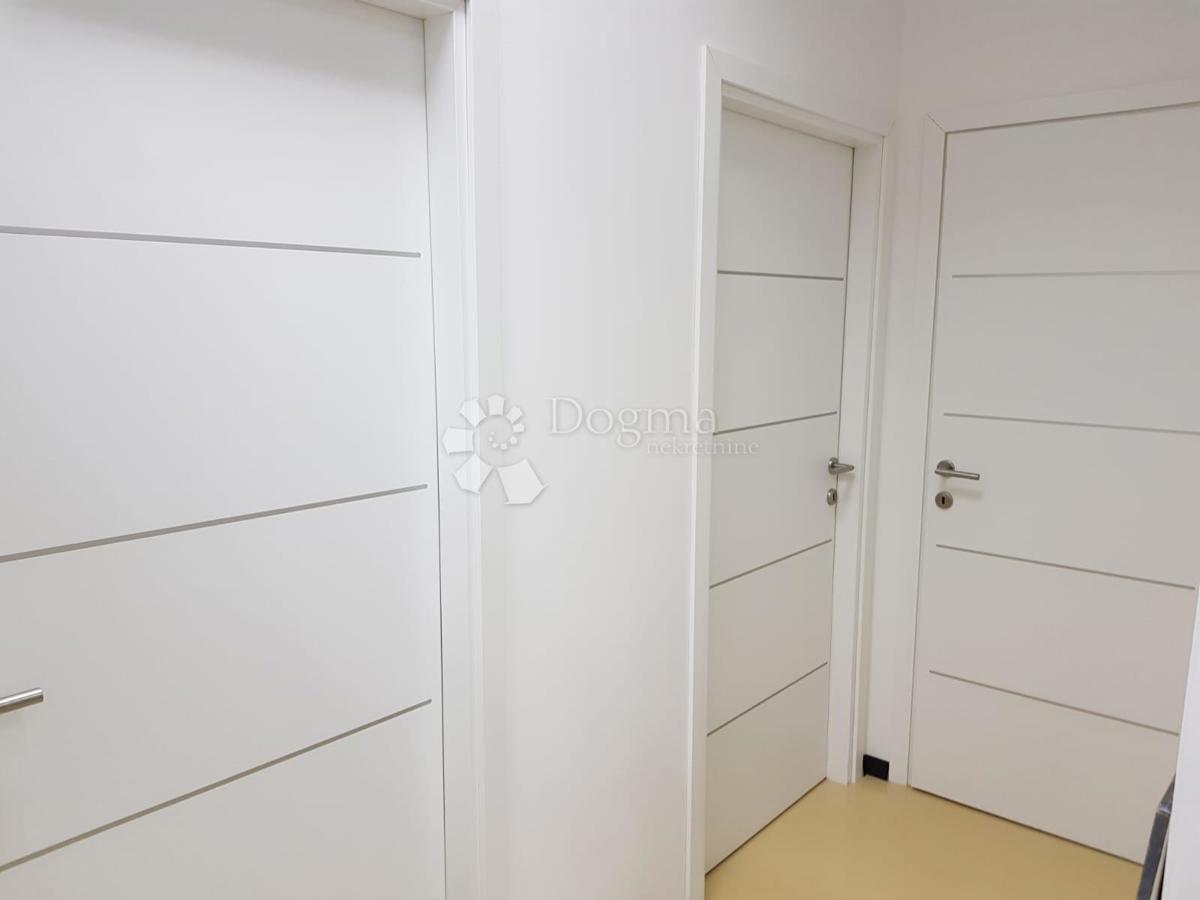 Poslovni prostor Gruž, Dubrovnik, 97,65m2