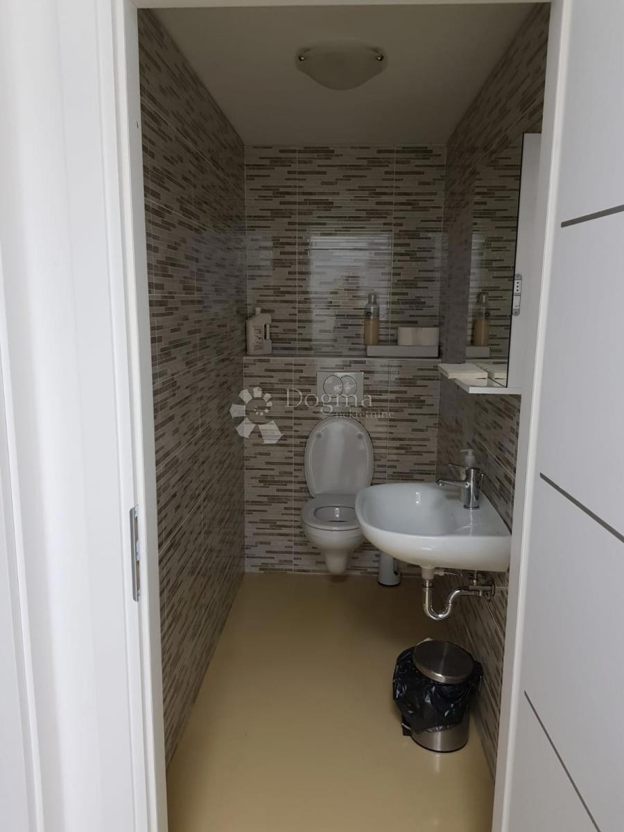 Poslovni prostor Gruž, Dubrovnik, 97,65m2