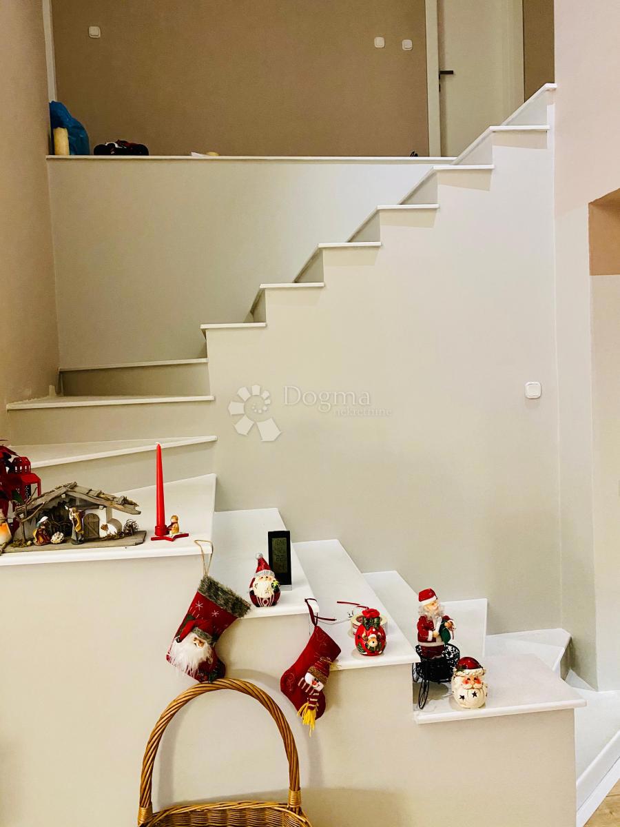 Hiša Novaki Oborovski, Rugvica, P, 245m2