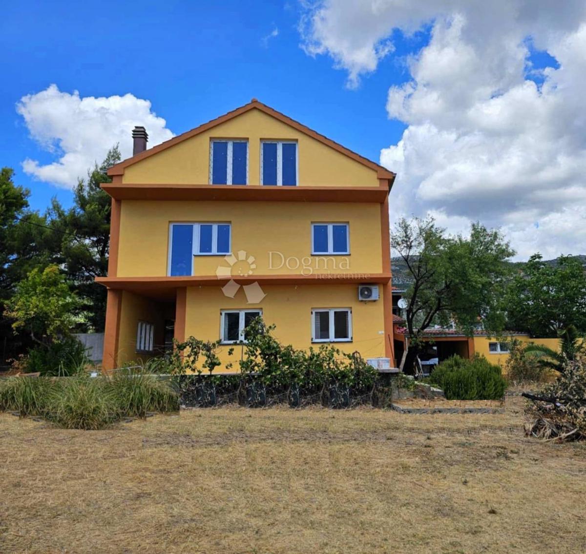 Hiša Kaštel Novi, Kaštela, 305m2
