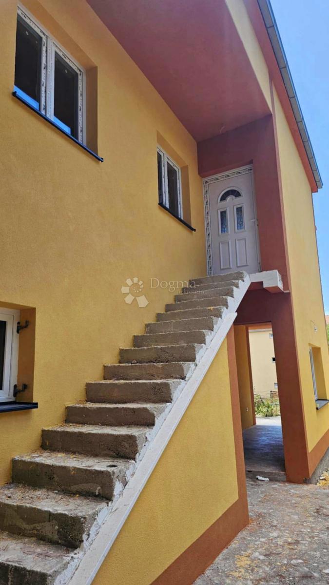 Hiša Kaštel Novi, Kaštela, 305m2