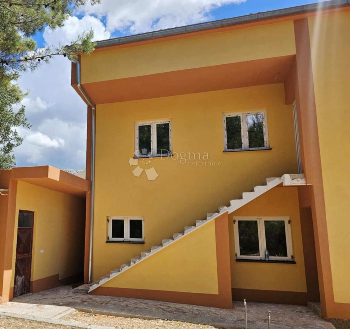 Hiša Kaštel Novi, Kaštela, 305m2