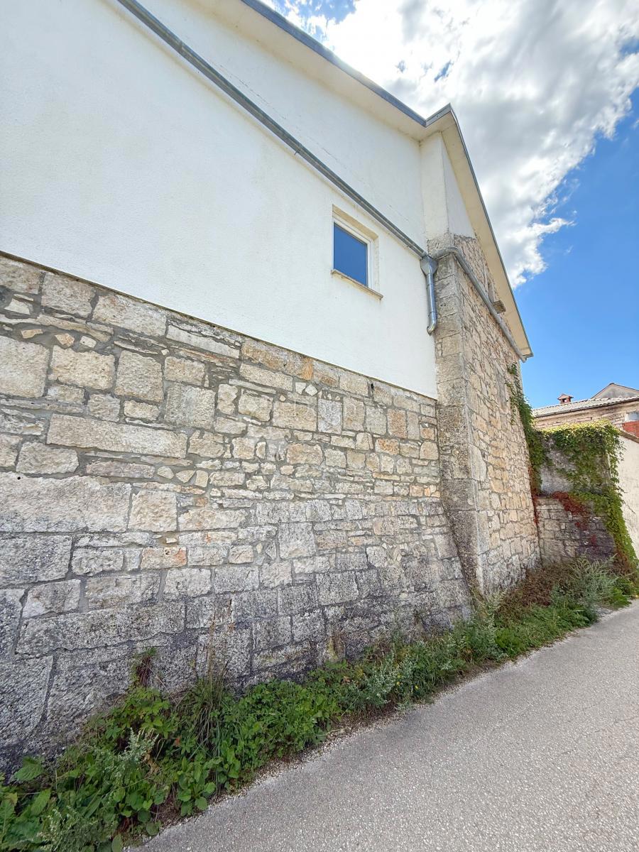 Hiša Karlovići, Žminj, 300m2