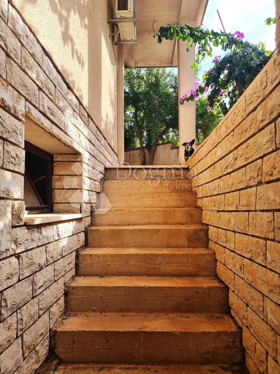 Hiša Busoler, Pula, 180m2