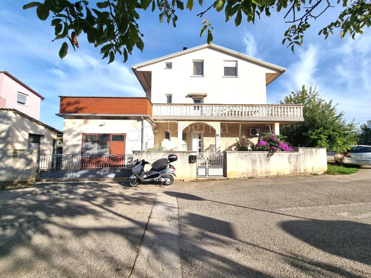 Hiša Busoler, Pula, 180m2