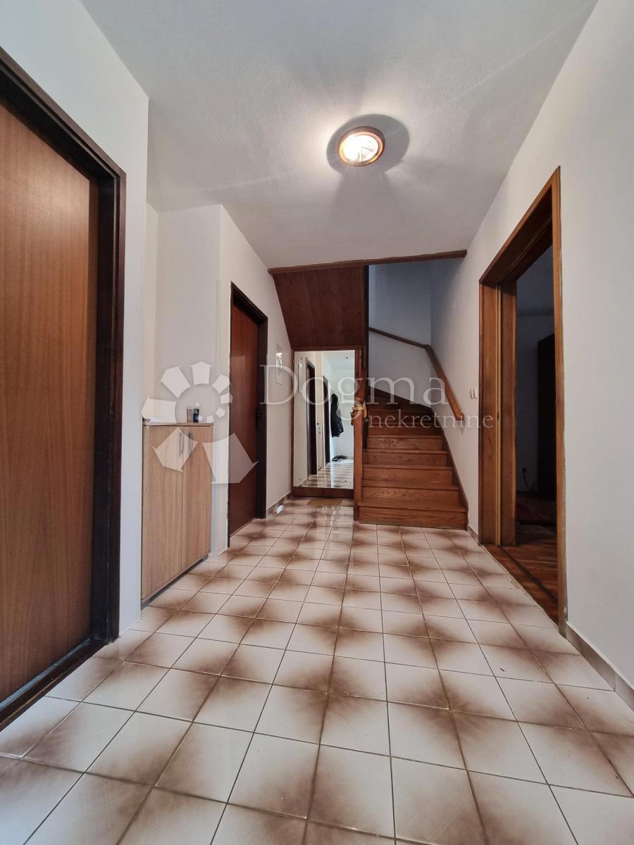 Hiša Busoler, Pula, 180m2