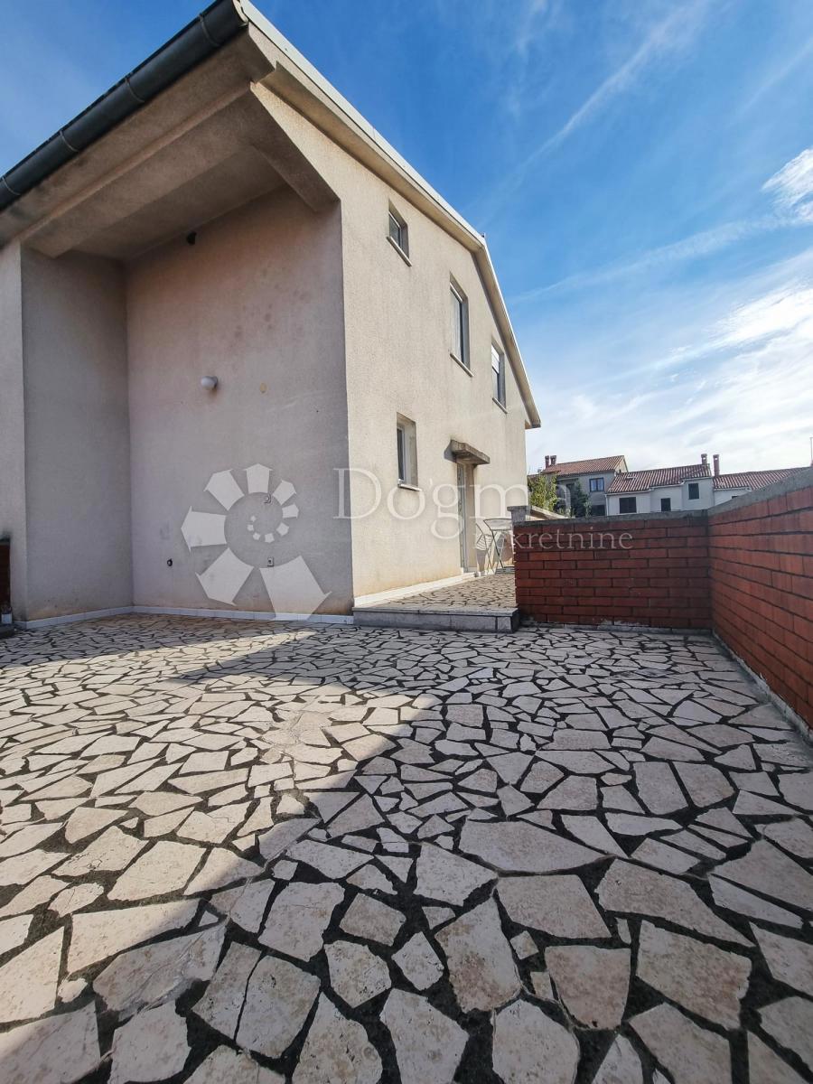 Hiša Busoler, Pula, 180m2