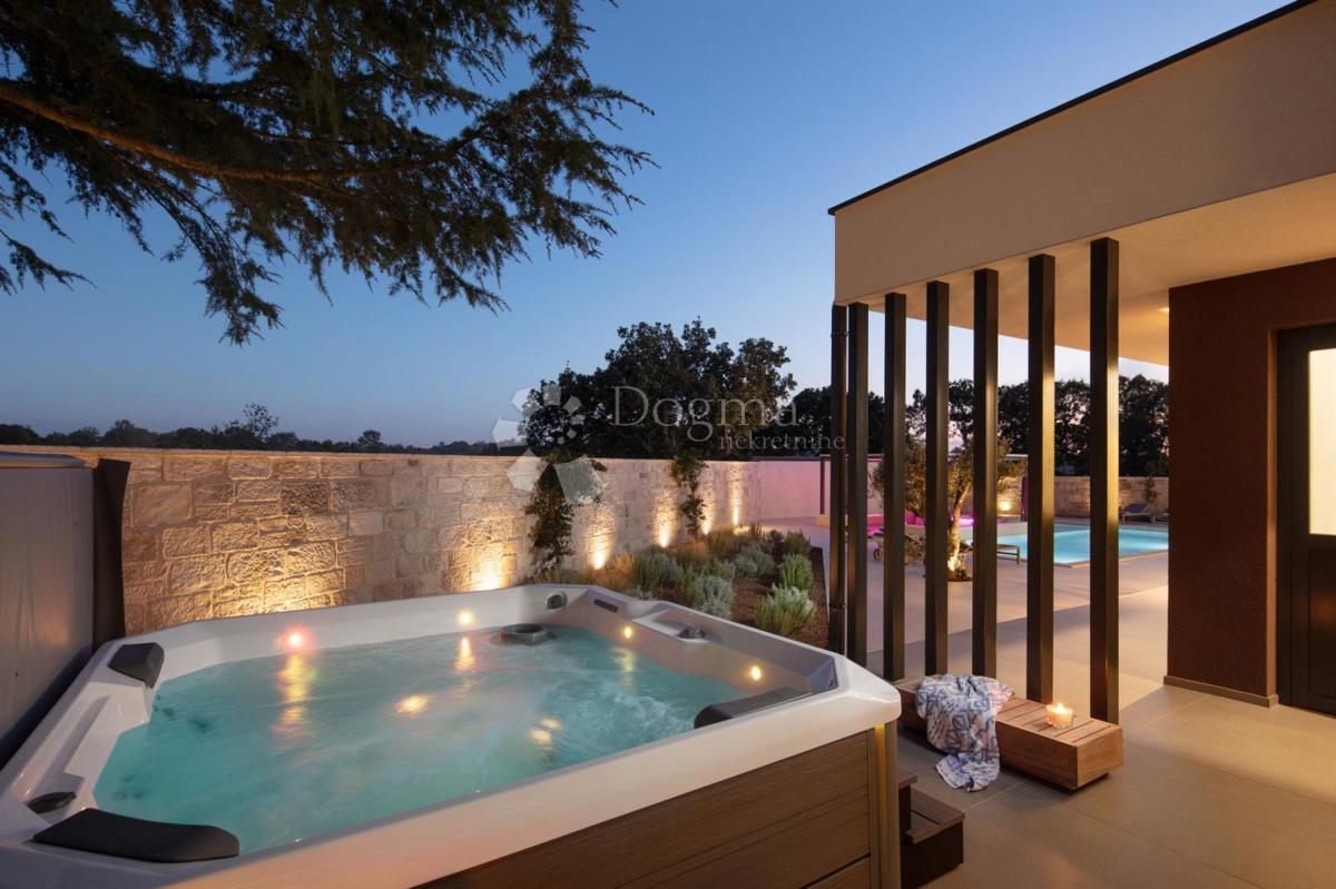 Hiša Rovinj, 300m2