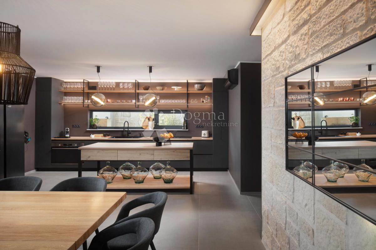 Hiša Rovinj, 300m2
