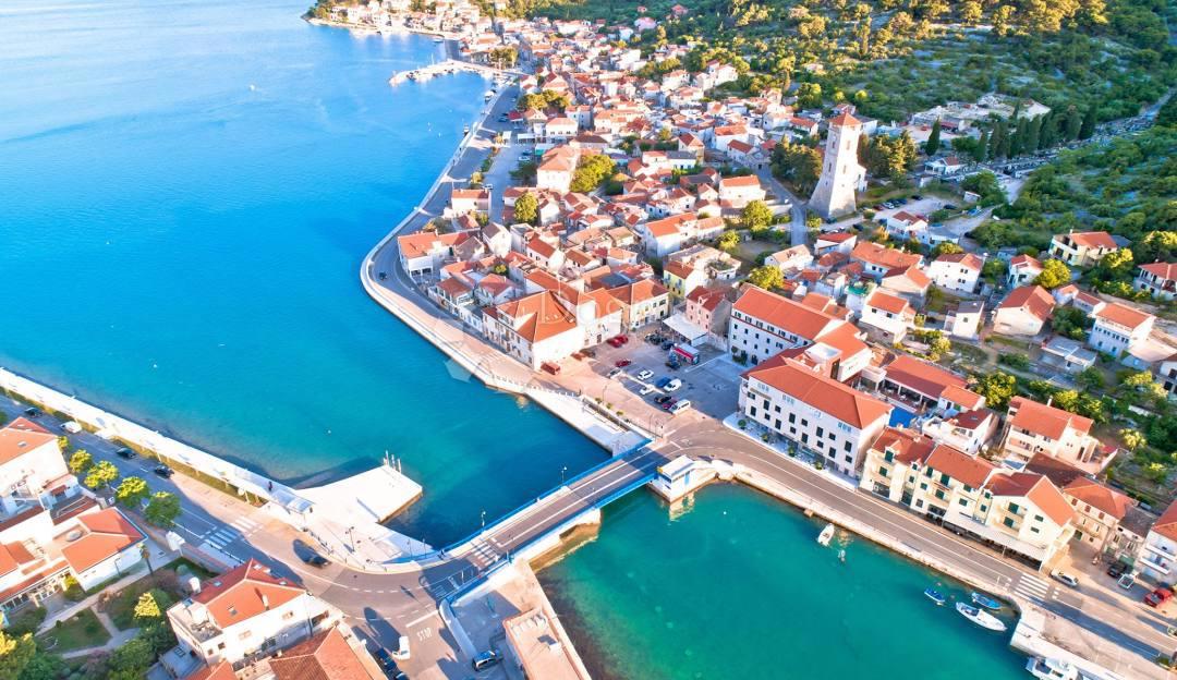 Zazidljivo zemljišče Tisno, 318m2