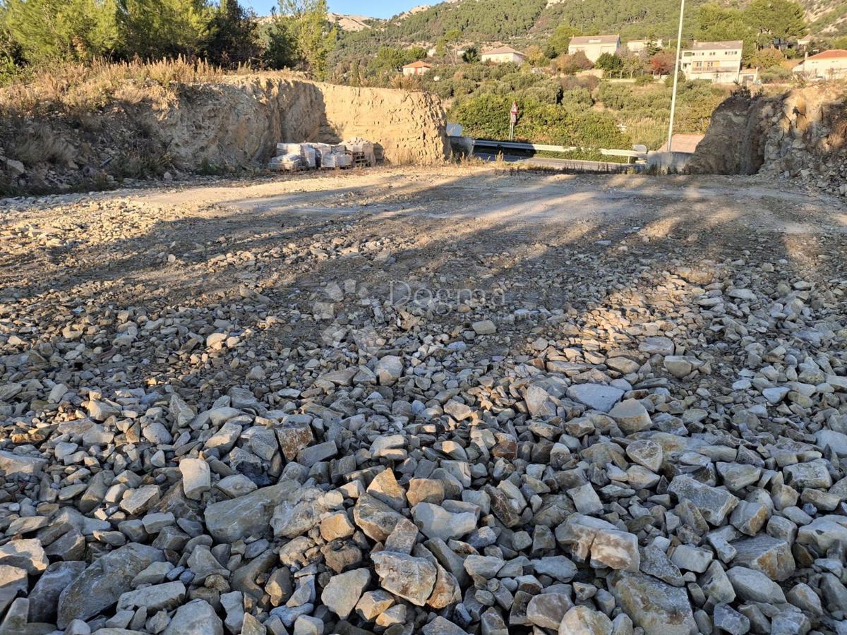 Zazidljivo zemljišče Banjol, Rab, 815m2