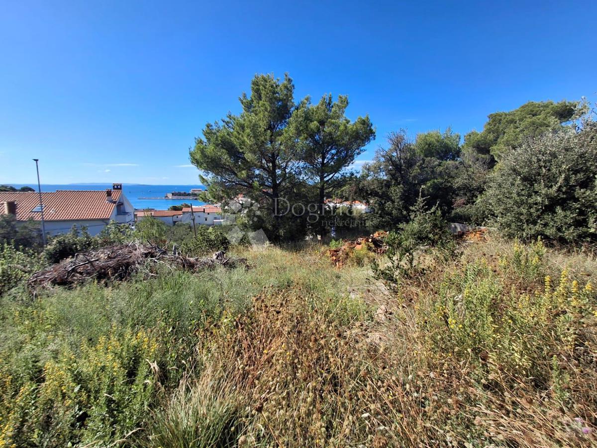 Zazidljivo zemljišče Banjol, Rab, 815m2