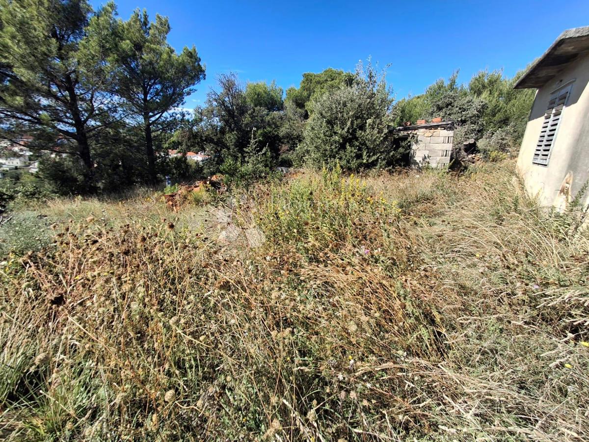 Zazidljivo zemljišče Banjol, Rab, 815m2