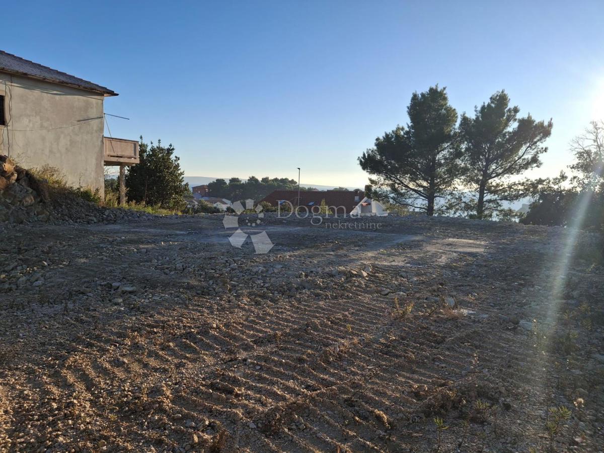 Zazidljivo zemljišče Banjol, Rab, 815m2