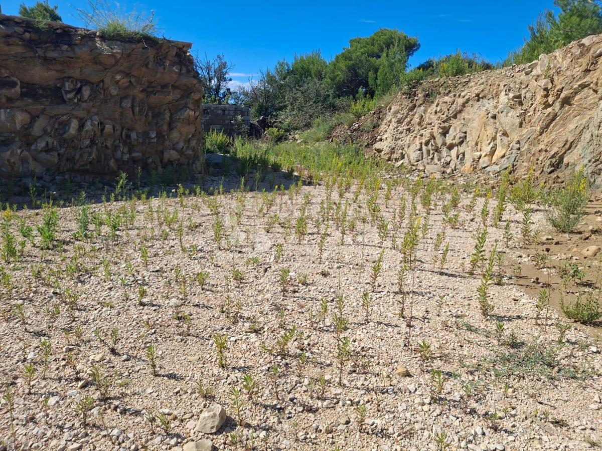 Zazidljivo zemljišče Banjol, Rab, 815m2