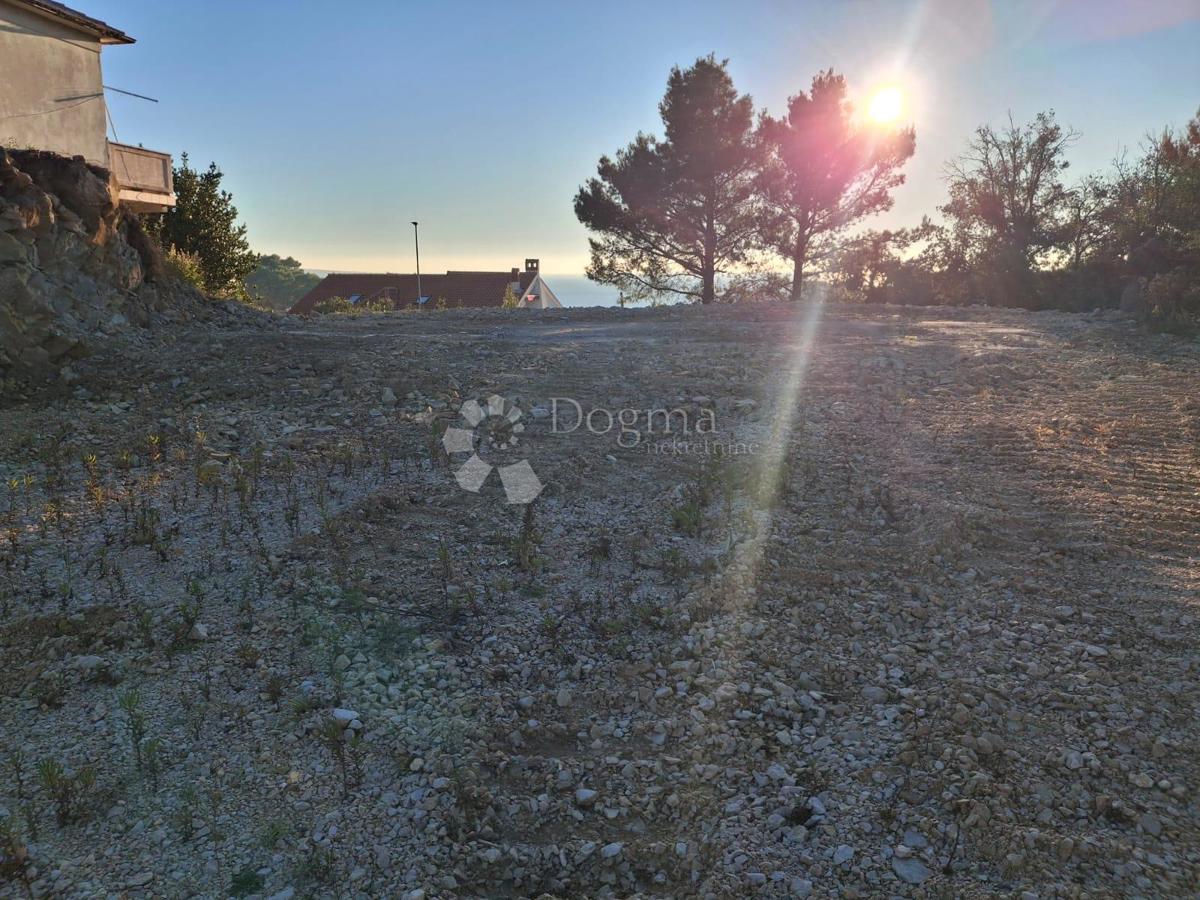 Zazidljivo zemljišče Banjol, Rab, 815m2