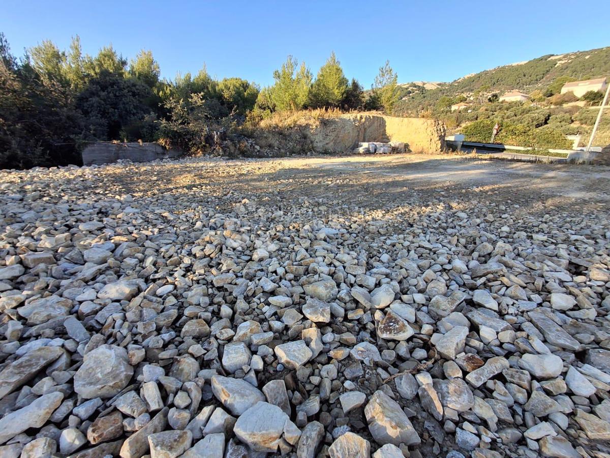 Zazidljivo zemljišče Banjol, Rab, 815m2