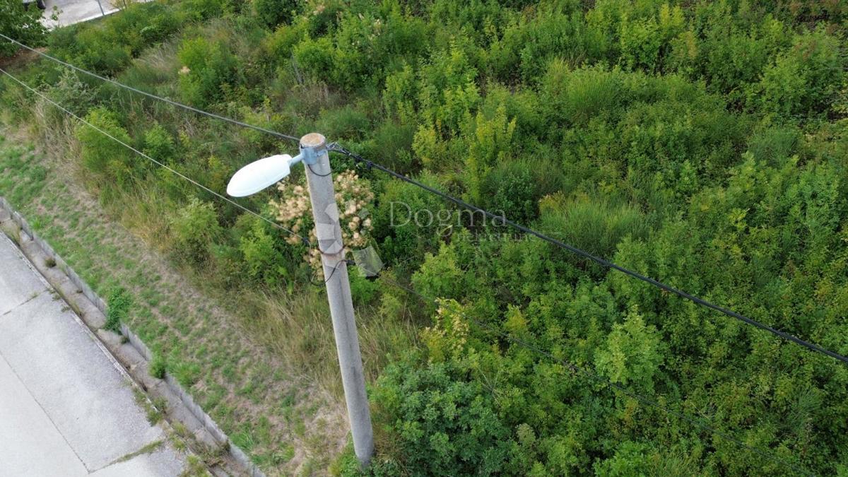 Zazidljivo zemljišče Labin, 925m2