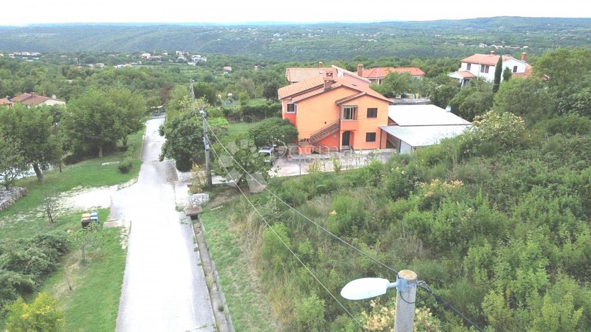 Zazidljivo zemljišče Labin, 925m2