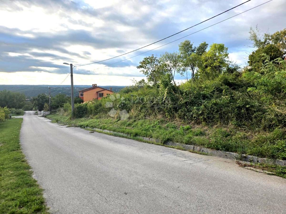 Zazidljivo zemljišče Labin, 925m2