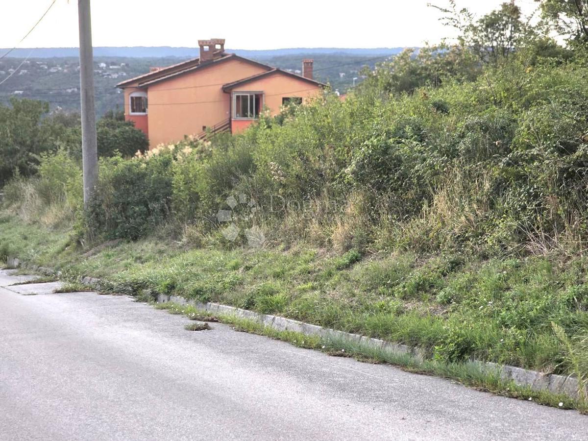 Zazidljivo zemljišče Labin, 925m2