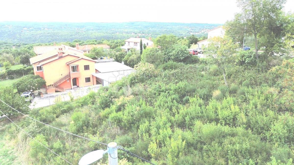 Zazidljivo zemljišče Labin, 925m2