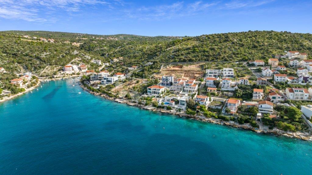 ROGOZNICA - LUKSUZNA VILA Z RAZGLEDOM Z VRHU