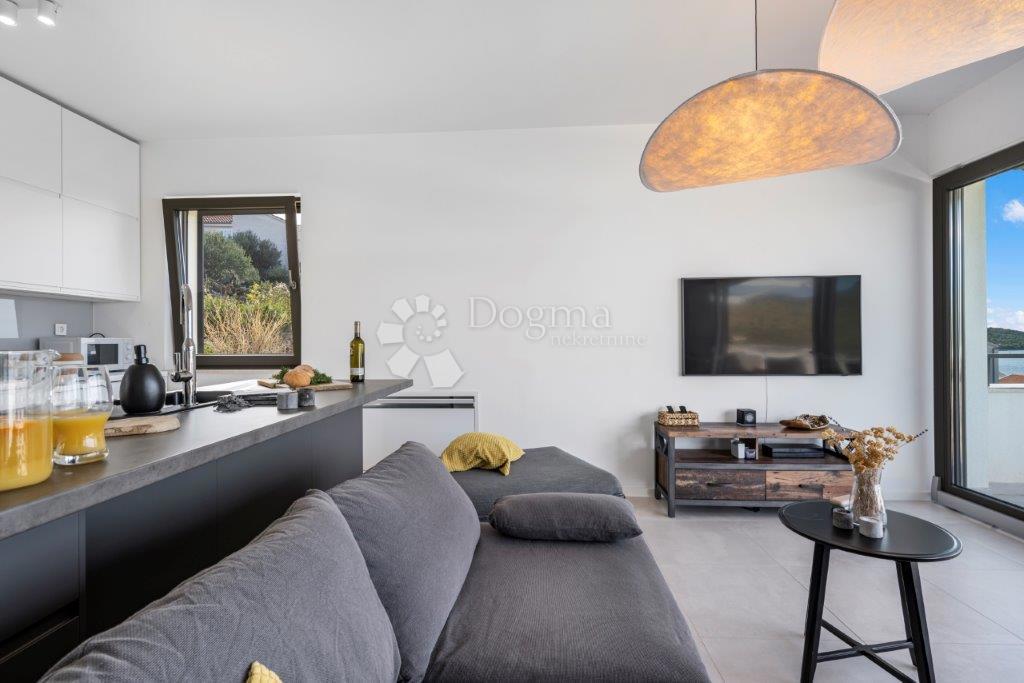 ROGOZNICA - LUKSUZNA VILA Z RAZGLEDOM Z VRHU