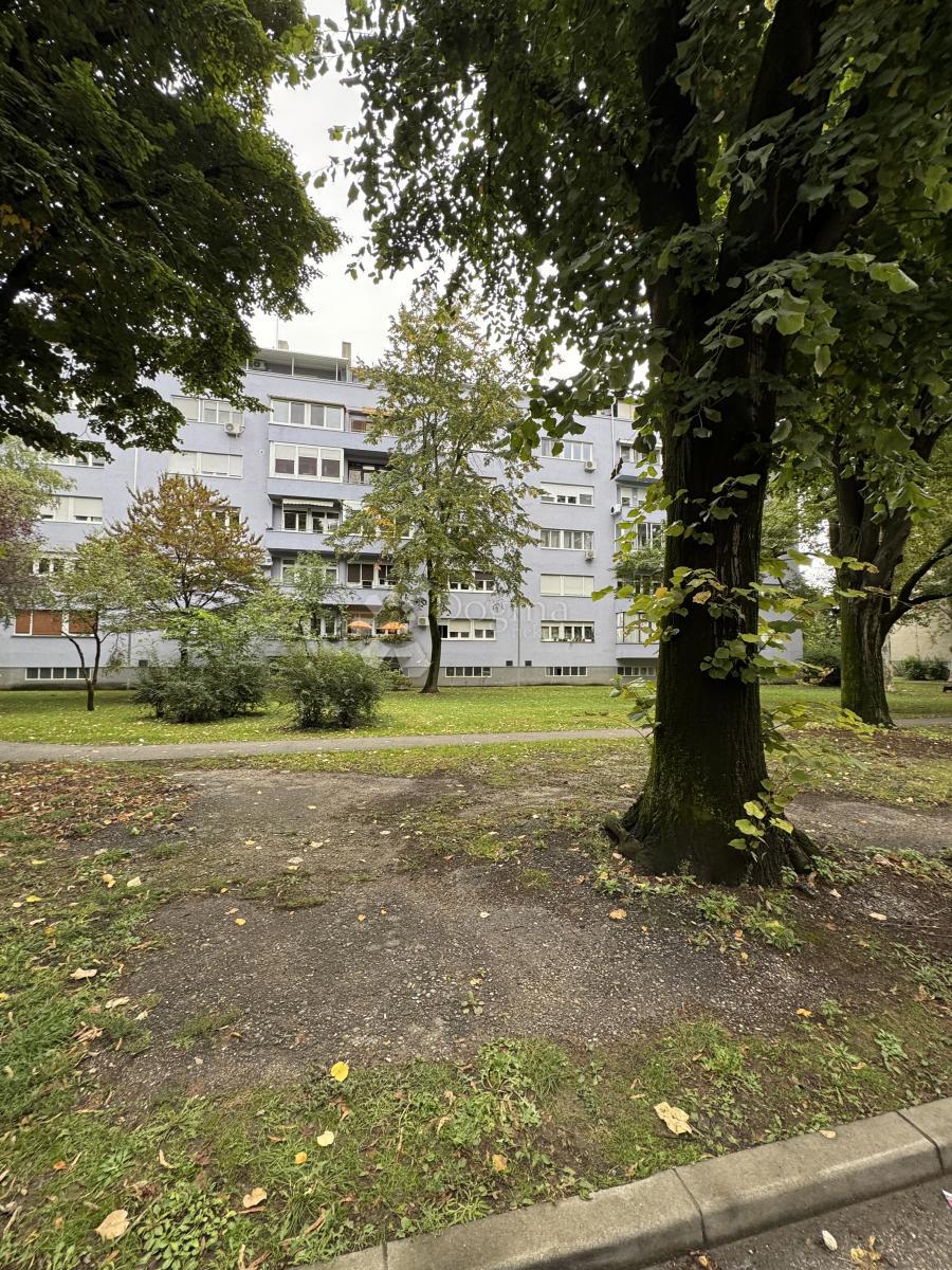 VRHUNSKA LOKACIJA - VRHUNSKA PRILOŽNOST 