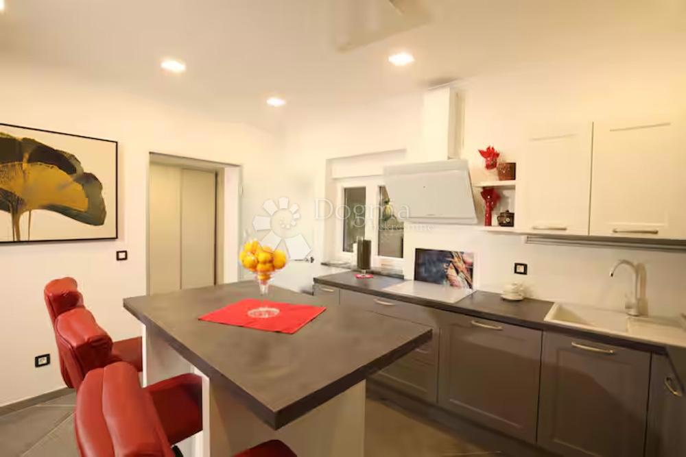 Stanovanje Crnica, Šibenik, 143m2