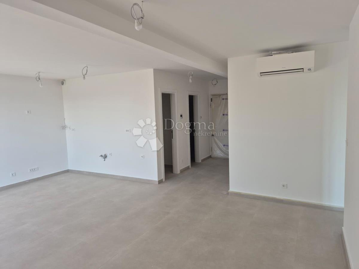 Stanovanje Okrug Gornji, Okrug, 80,42m2