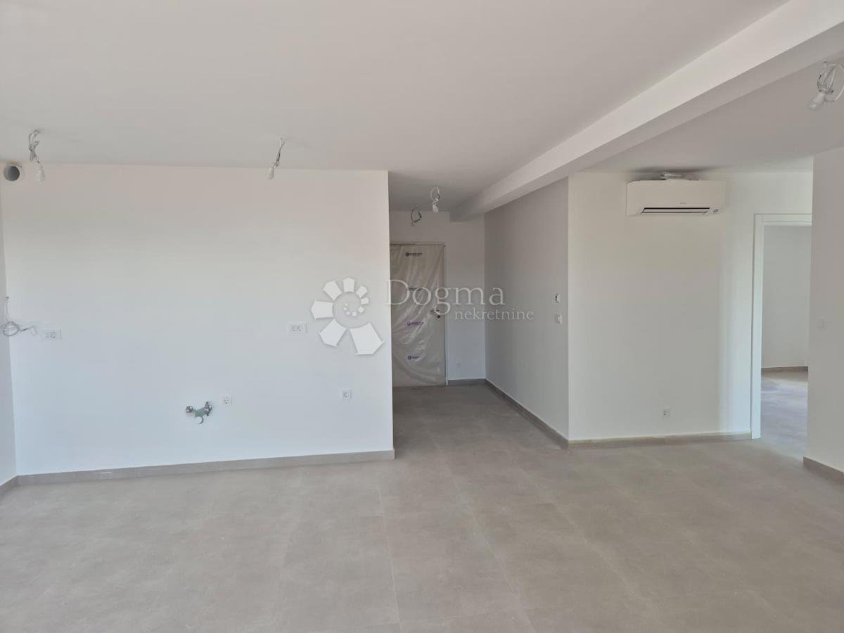 Stanovanje Okrug Gornji, Okrug, 80,42m2