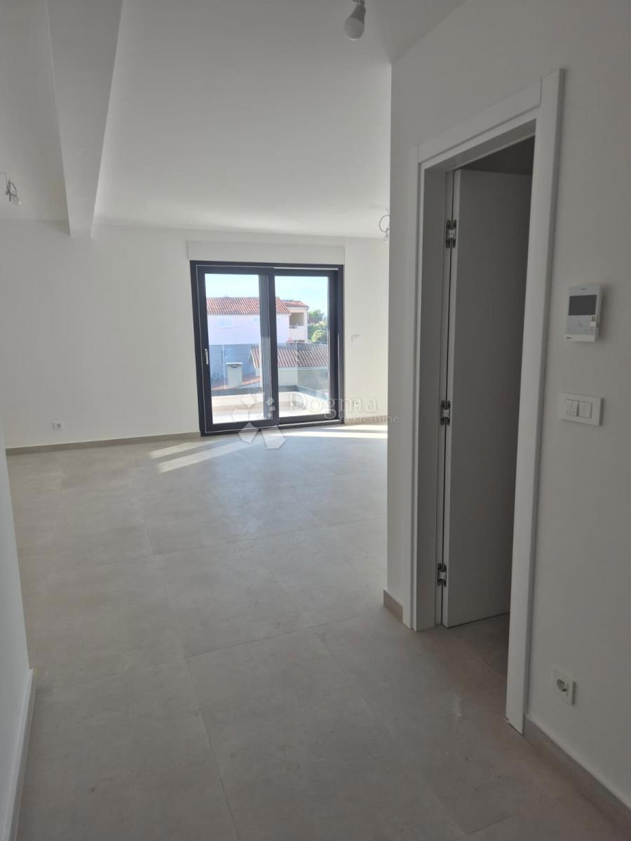 Stanovanje Okrug Gornji, Okrug, 80,42m2