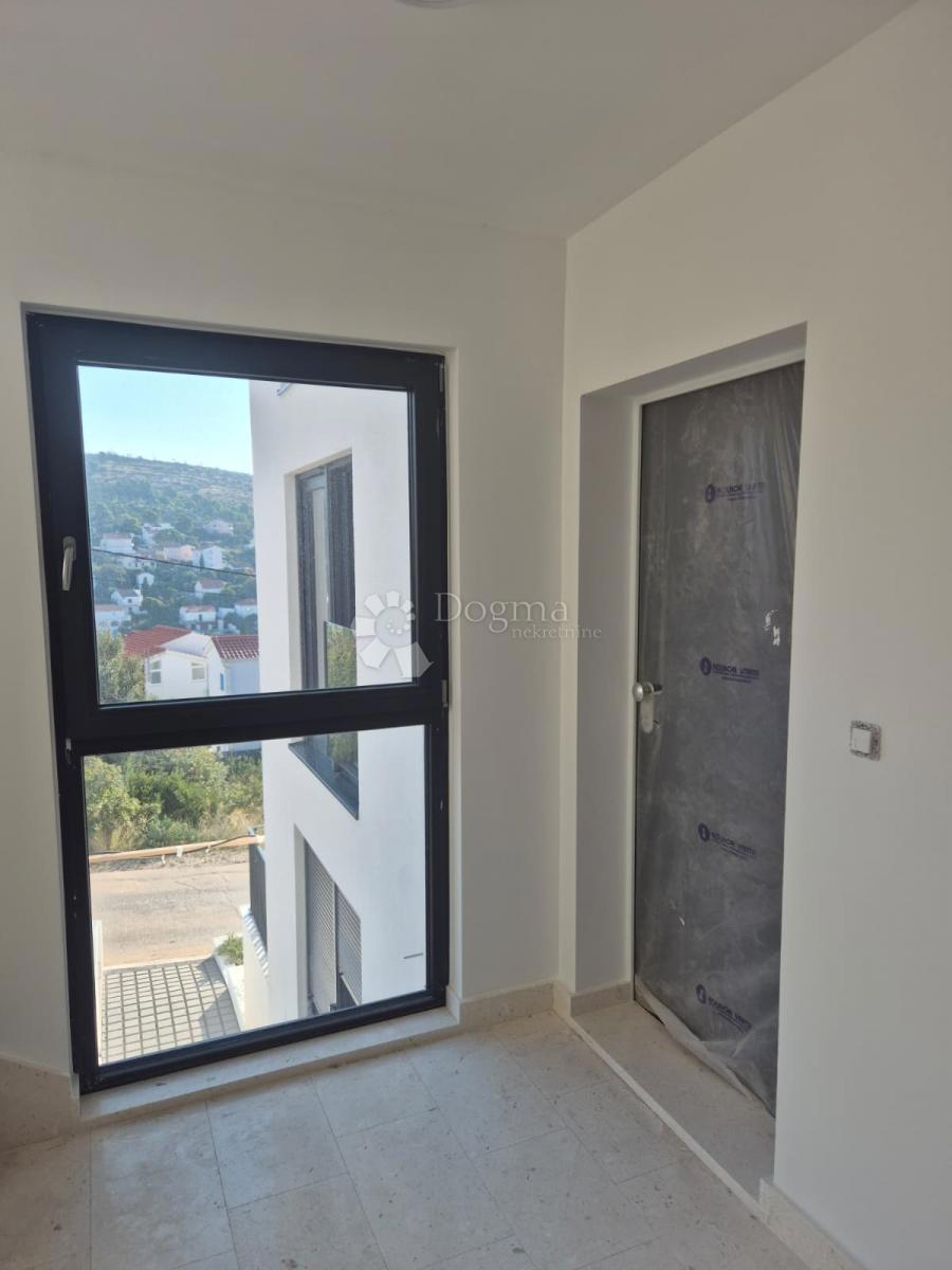 Stanovanje Okrug Gornji, Okrug, 80,42m2