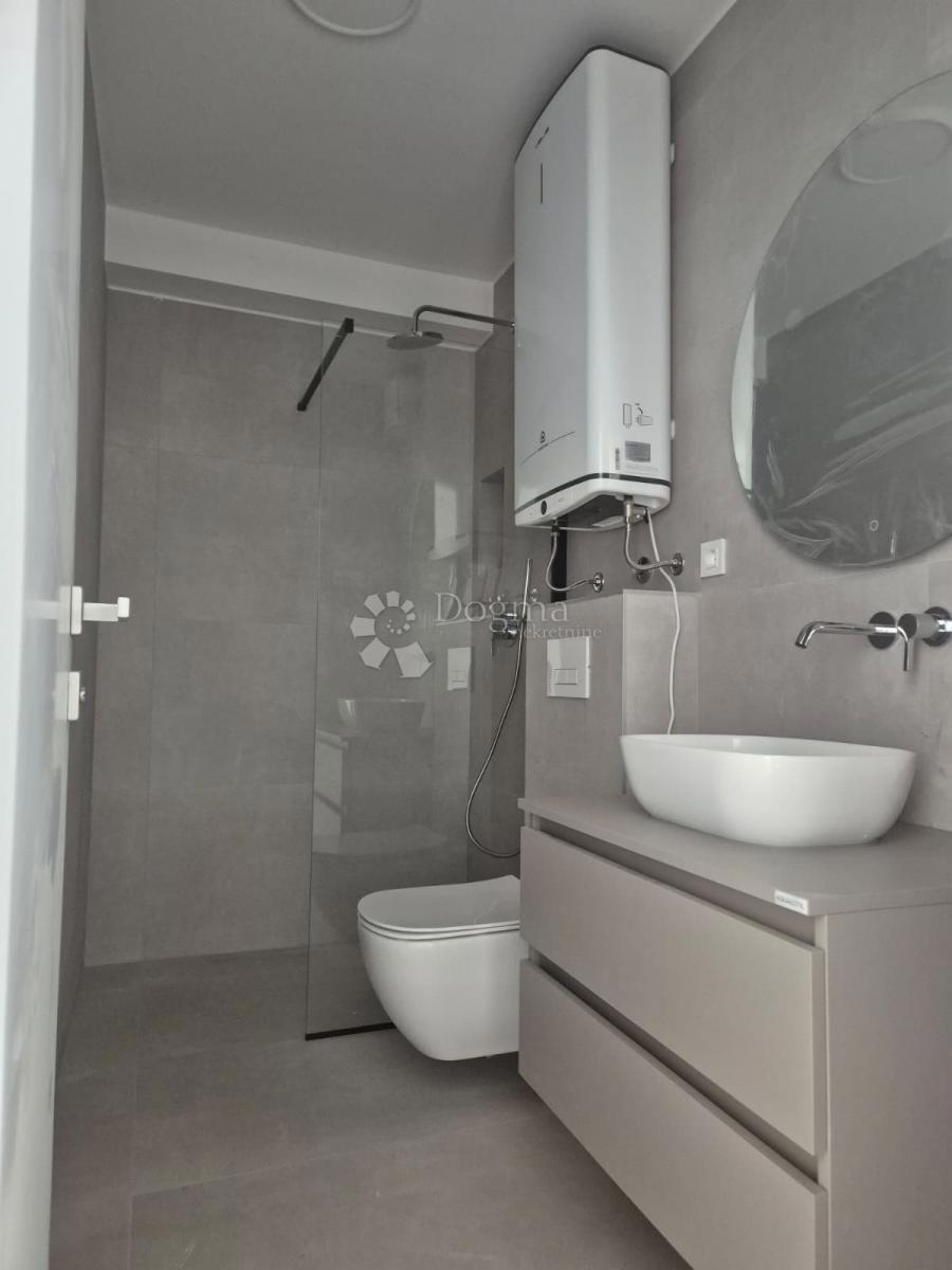 Stanovanje Okrug Gornji, Okrug, 80,42m2