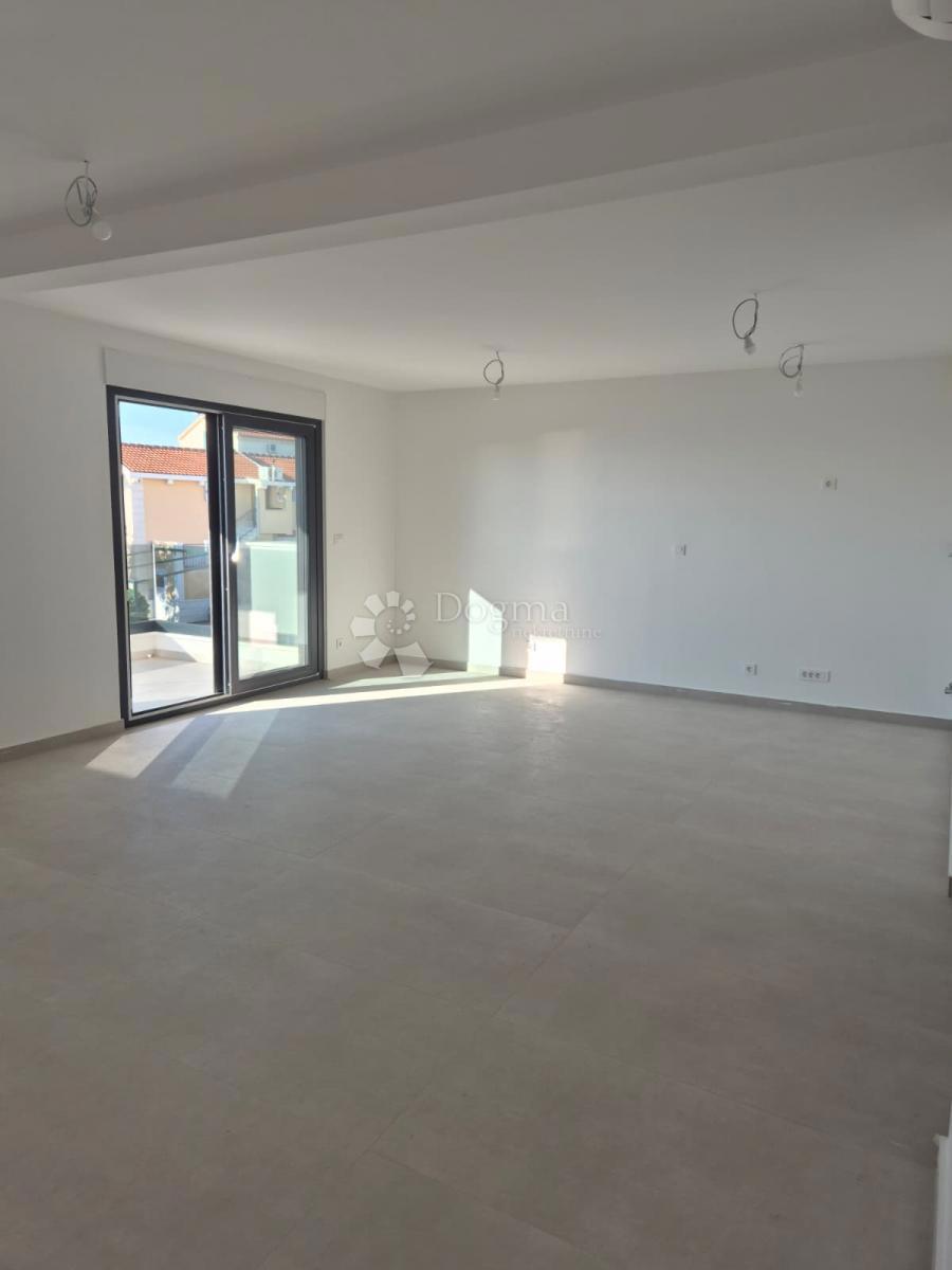 Stanovanje Okrug Gornji, Okrug, 80,42m2