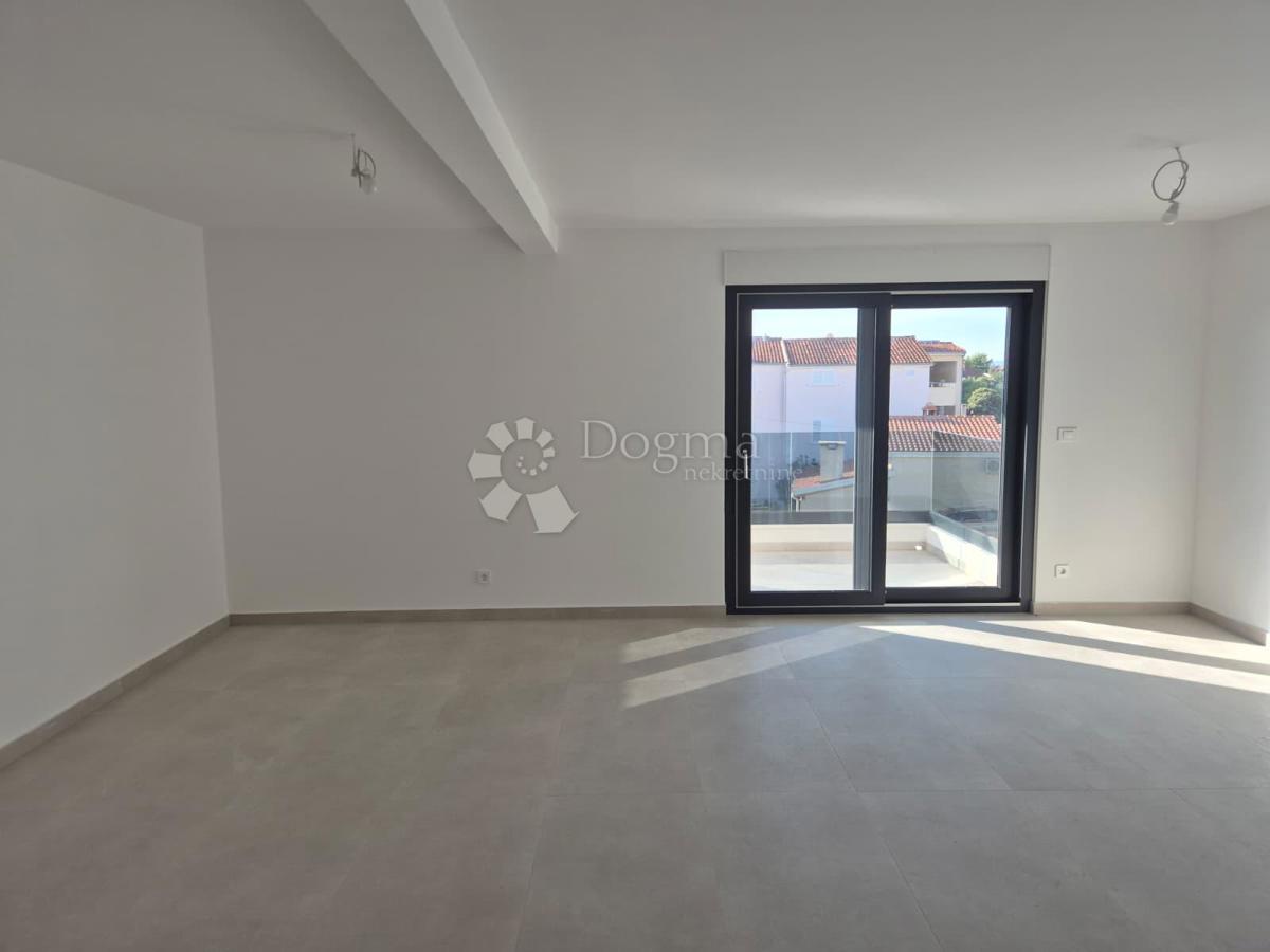 Stanovanje Okrug Gornji, Okrug, 80,42m2