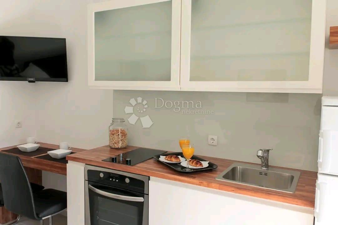 Luksuzni studio z vrtom in teraso, 200 m od morja