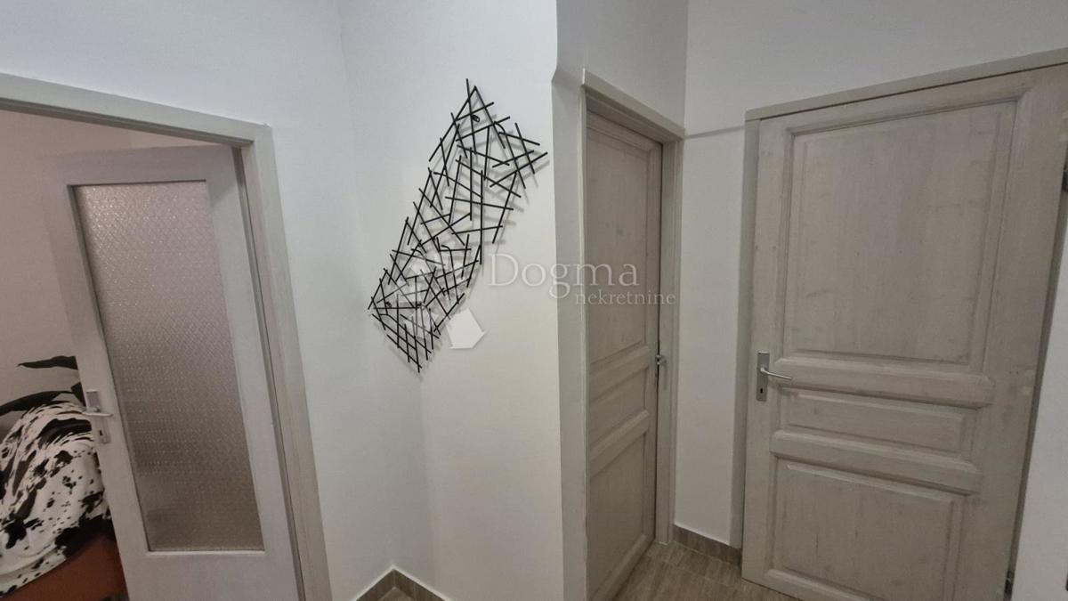 Stanovanje v bližini Ekonomske fakultete v Pulju, površine 67,2 m2 z uporabnim dovoljenjem