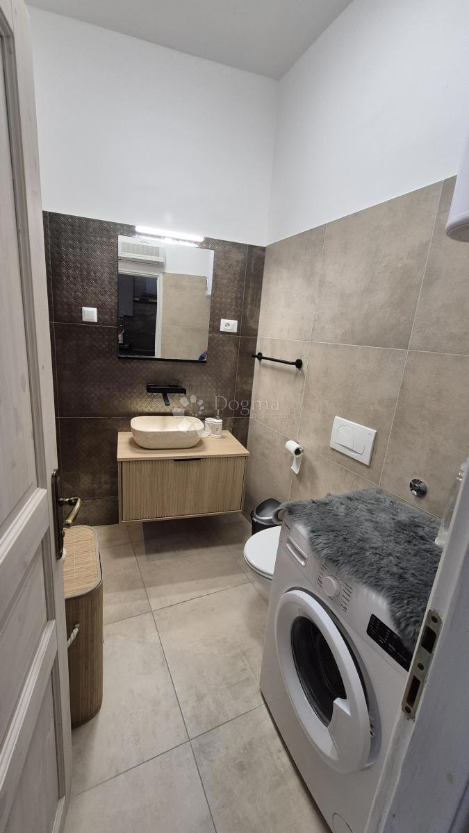 Stanovanje v bližini Ekonomske fakultete v Pulju, površine 67,2 m2 z uporabnim dovoljenjem