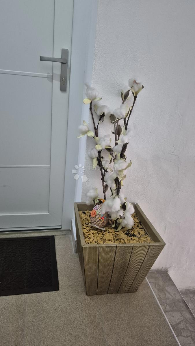 Stanovanje v bližini Ekonomske fakultete v Pulju, površine 67,2 m2 z uporabnim dovoljenjem