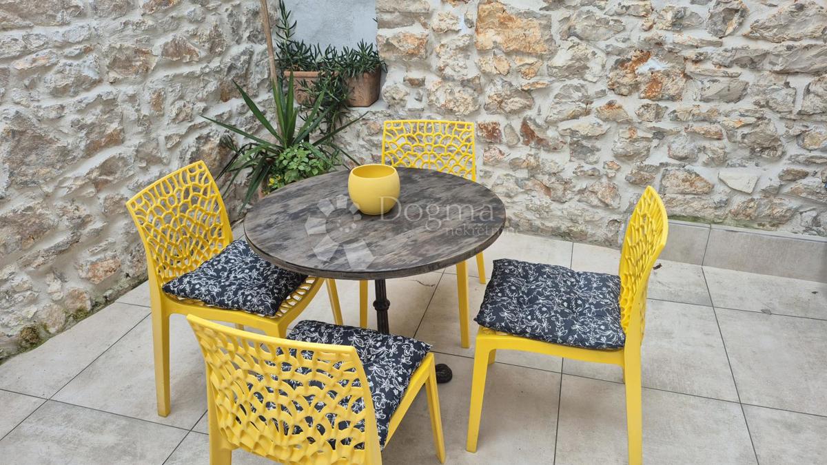 Stanovanje v bližini Ekonomske fakultete v Pulju, površine 67,2 m2 z uporabnim dovoljenjem